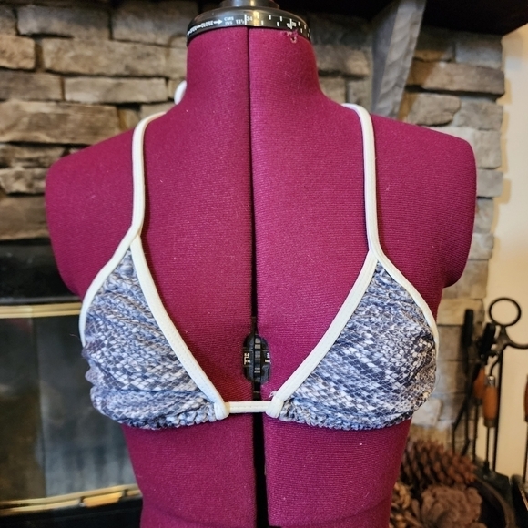 Pair of Vintage Bikini Tops S - Picture 2 of 10